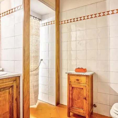 Renaissance Apartment *